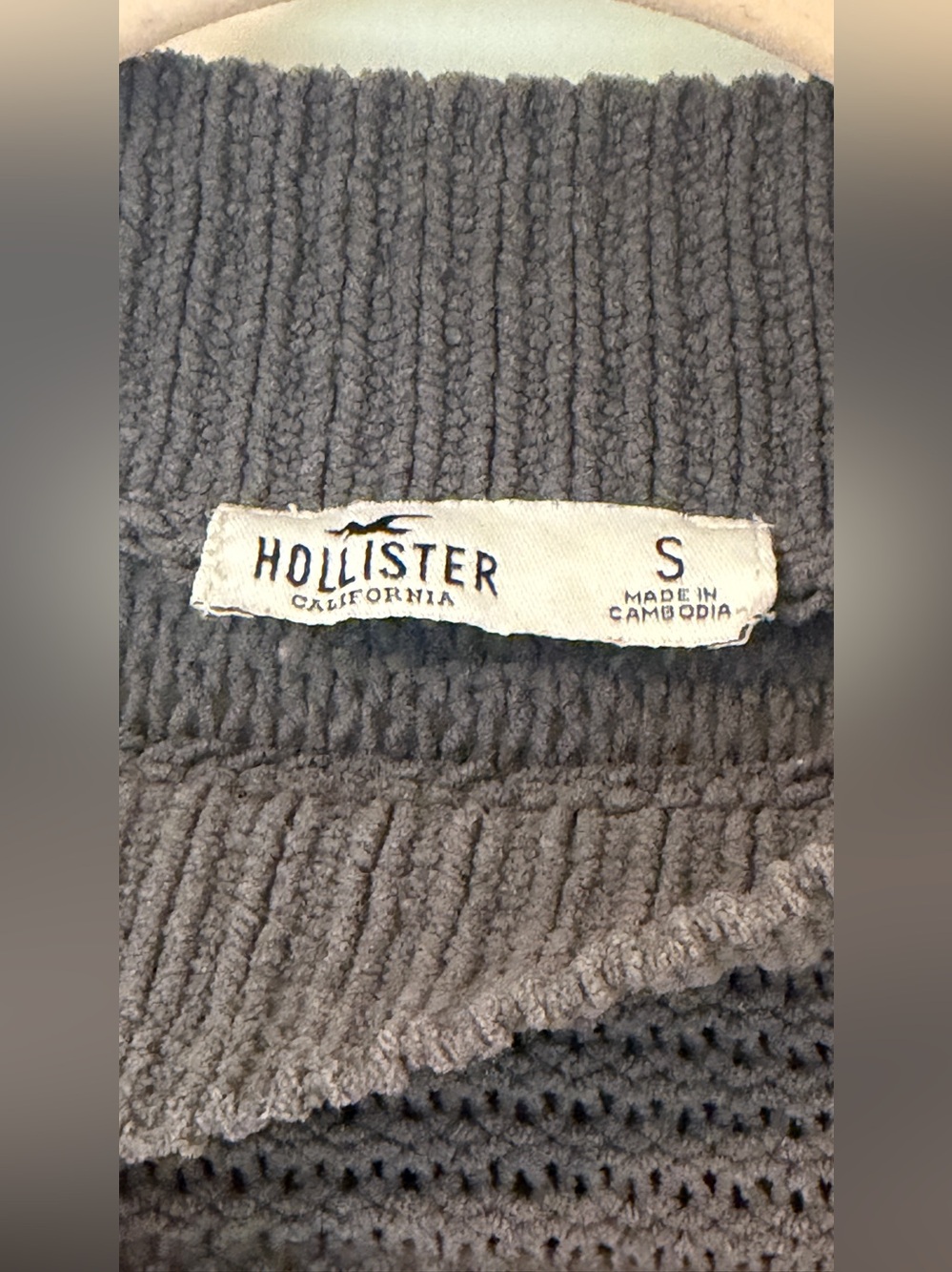 Hollister gray mock neck cropped sweater - Picture 4 of 7